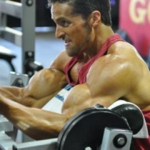 bodybuilder allenamento Lyne Norton in allenamento